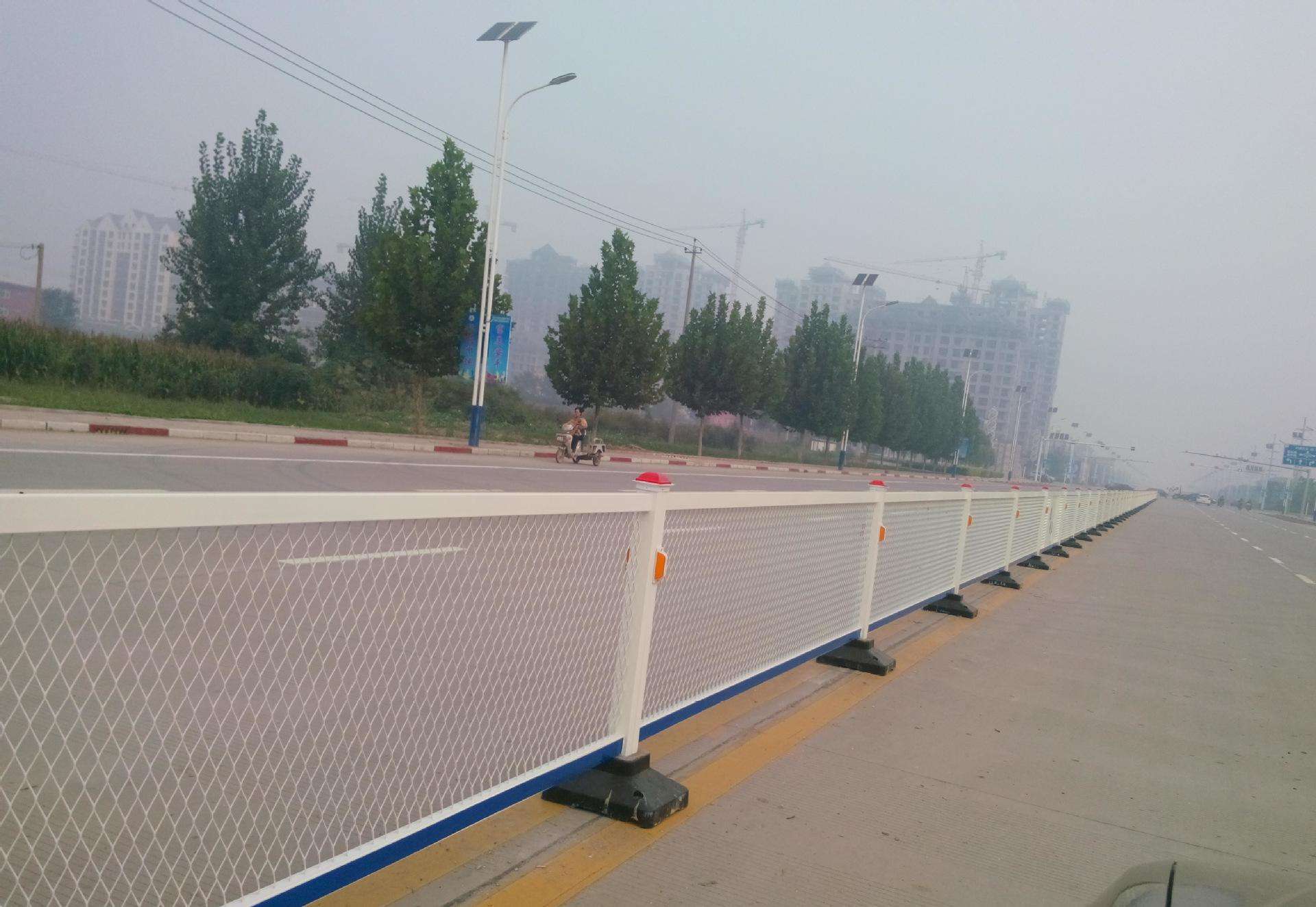 鋁鎂合金公路護(hù)欄LH01901L